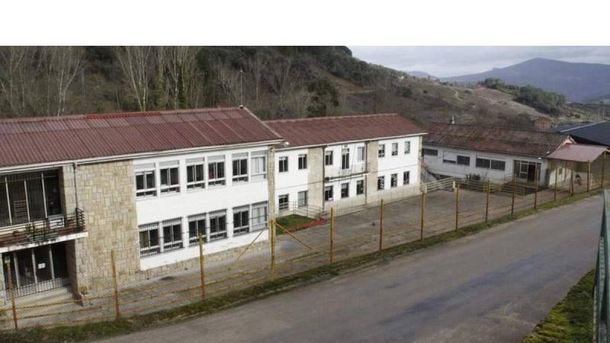 Las denuncias partieron del colegio valdeorrés de Rubiana.