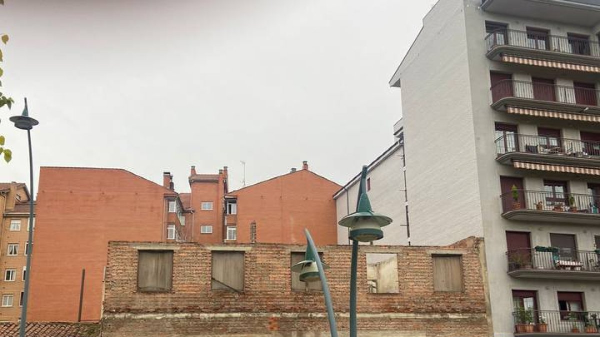 El edificio se encuentra al principio del paseo de Salamanca. DL