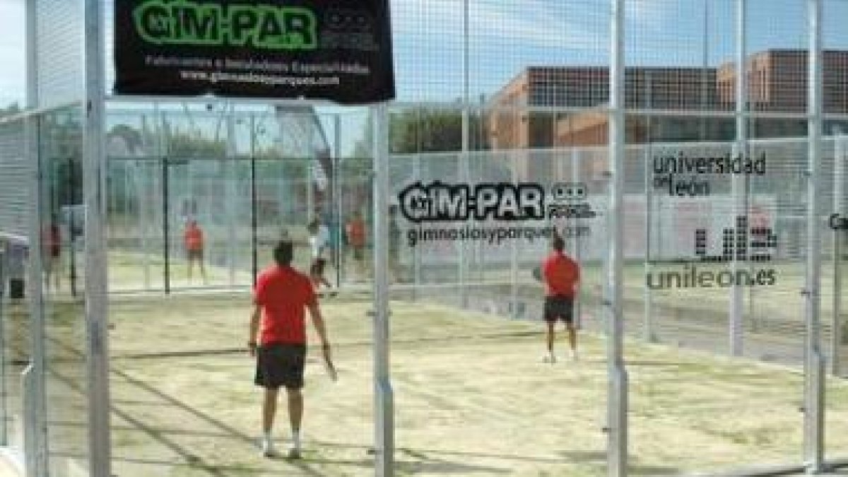 Las nuevas instalaciones deportivas de cesped artificial ya están a disposición de los usuarios.