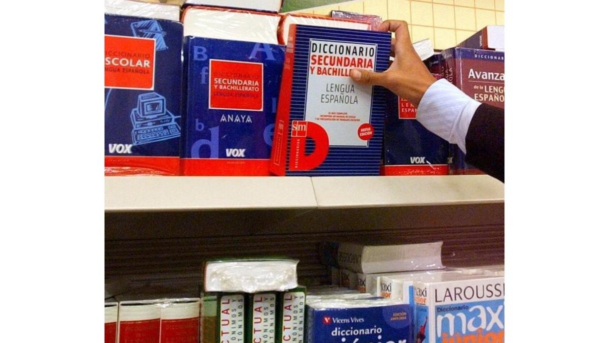 Compra de material escolar en un establecimiento comercial.
