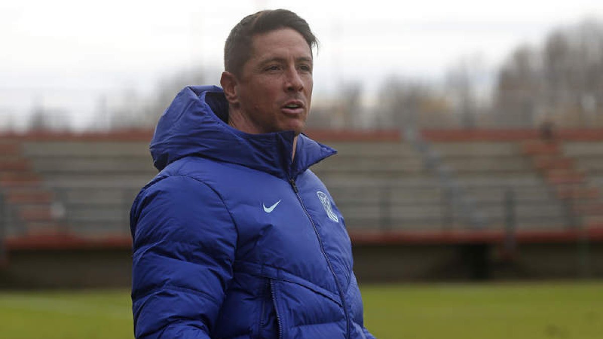 Fernando Torres, técnico del Atlético, se llevó los puntos. FERNANDO OTERO