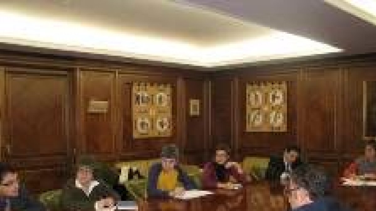 El comité organizador de actos se reunió ayer en el Ayuntamiento