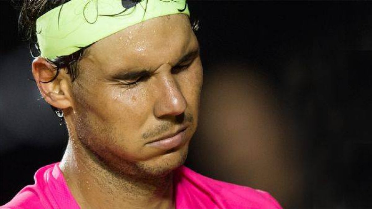 Rafael Nadal lamenta un punto perdido ante Fabio Fognini, en semifinales del Abierto de Río.