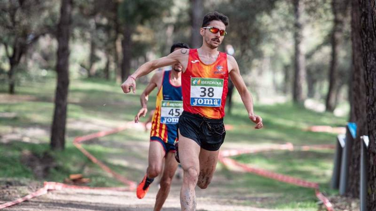 El leonés Raúl Celada confía en realizar un buen papel en la Copa de Europa de 10.000 metros. DL