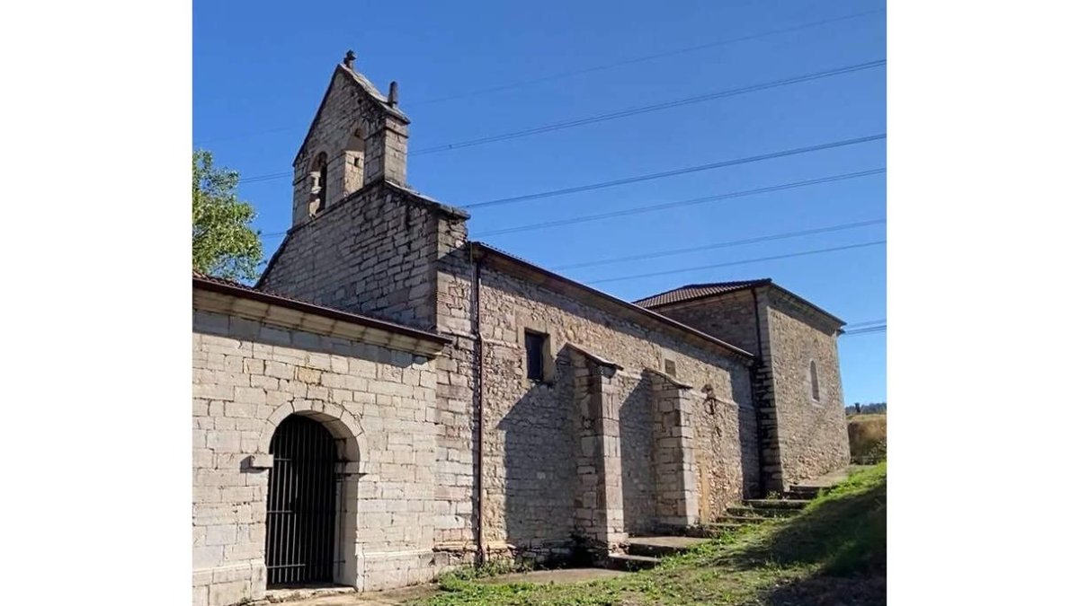 Matallana de Torío es la puerta de entrada de esta ruta en el municipio roblano y va en paralelo a la vía de Feve.