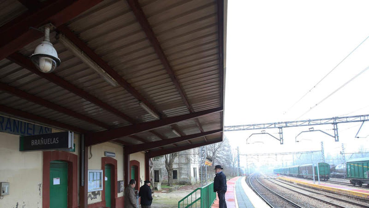 La estación de Brañuelas que es el centro del paso ferroviario hacia el Bierzo. ANA F. BARREDO