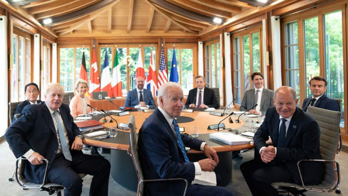 Reunión de los mandatarios del G7 ayer, en el castrillo de Kruen, en Alemania. SVEN KANZ