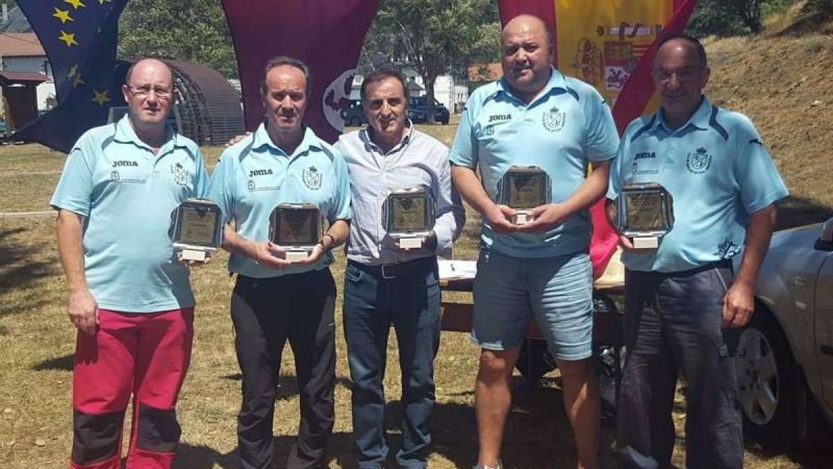 Los integrantes del Club Nocedo, campeones de España. DL.