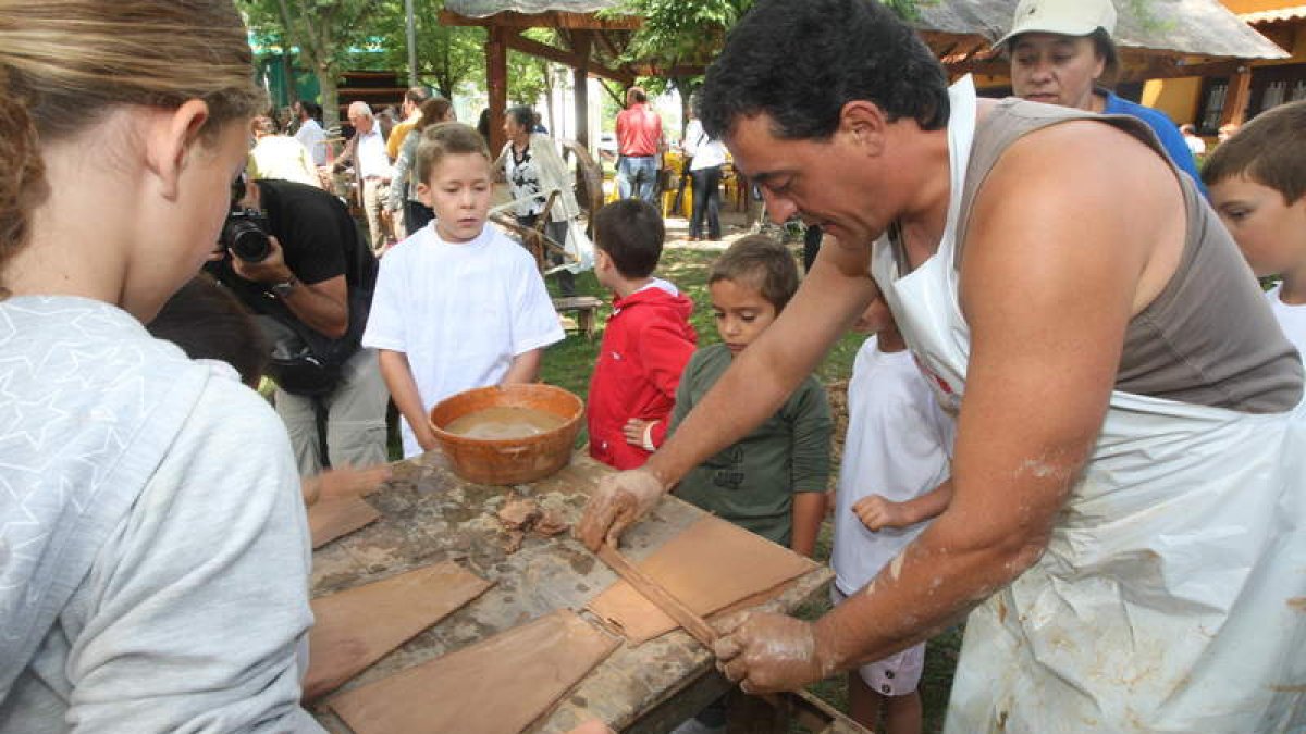 Artesanos de la provincia, Madrid, Asturias, Cantabria y Extremadura formarán parte de la feria, que espera 6.000 visitantes.