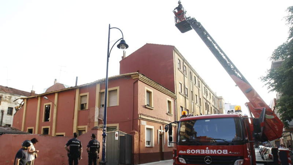 El derrumbe se produjo en la parte trasera de la casa de la calle Vázquez de Mella.