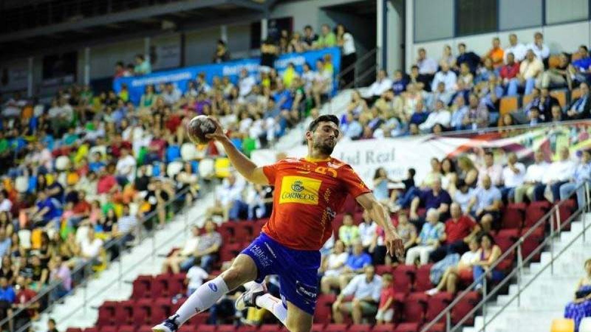 Carrillo ayer con la camiseta de la Selección española.
