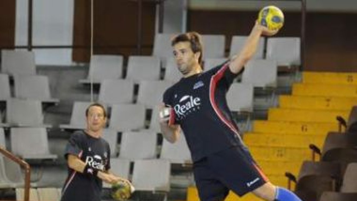 Krivochlikov (i) y Martins da Costa (d) en los entrenamientos, antes de verse con Alcobendas.