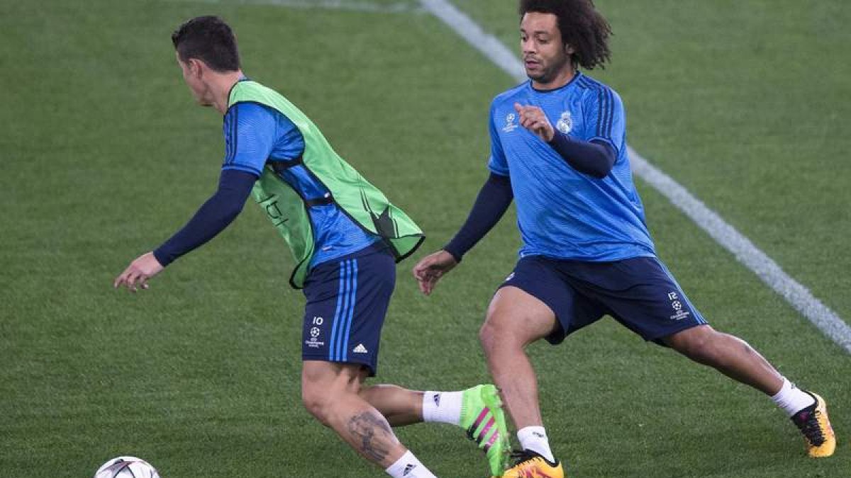 Los madridistas Cristiano Ronaldo y Marcelo entrenan en el estadio Olímpico de Roma. claudio peri