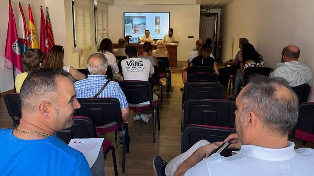 UPL celebró en su sede el Consejo General presencial y virtual que refrendó el pacto con el PSOE en la Diputación. DL