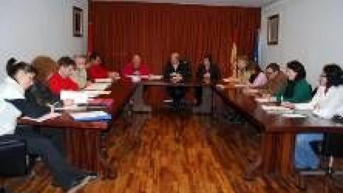 Un momento del pleno celebrado ayer en el salón del Ayuntamiento de Fabero