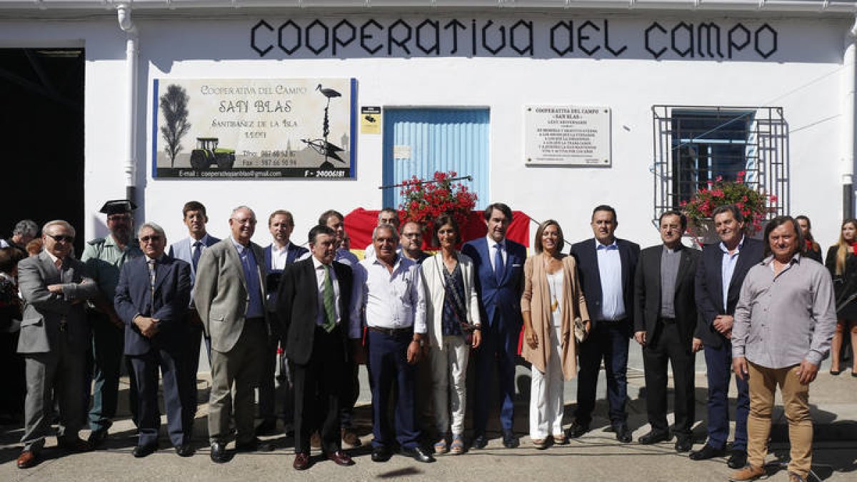 Suárez Quiñones en el 75 aniversario de la cooperativa San Blas de Santibáñez de la Isla. F. Otero Perandones.