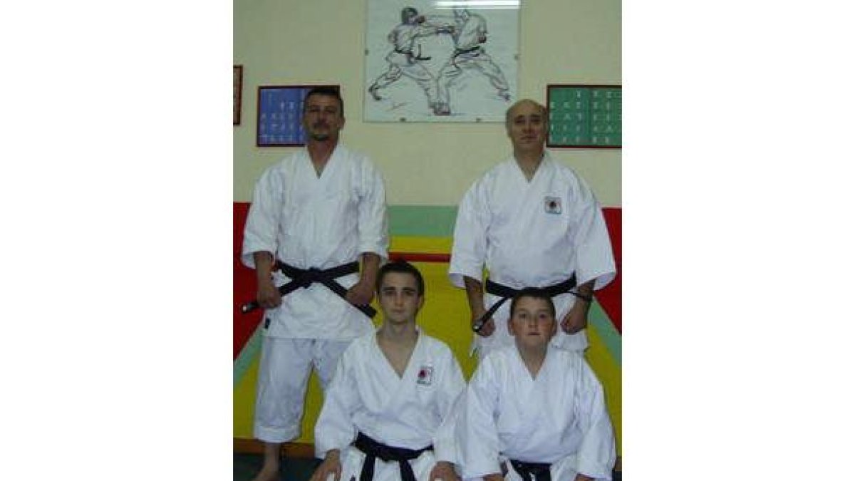 Miguel Ángel (derecha), con sus compañeros Ismael, Marcos y José