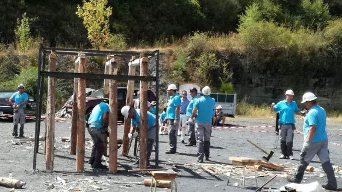 La exhibición de entibación corrió a cargo de cuatro parejas de Palencia y el Bierzo Alto. CEBRONES