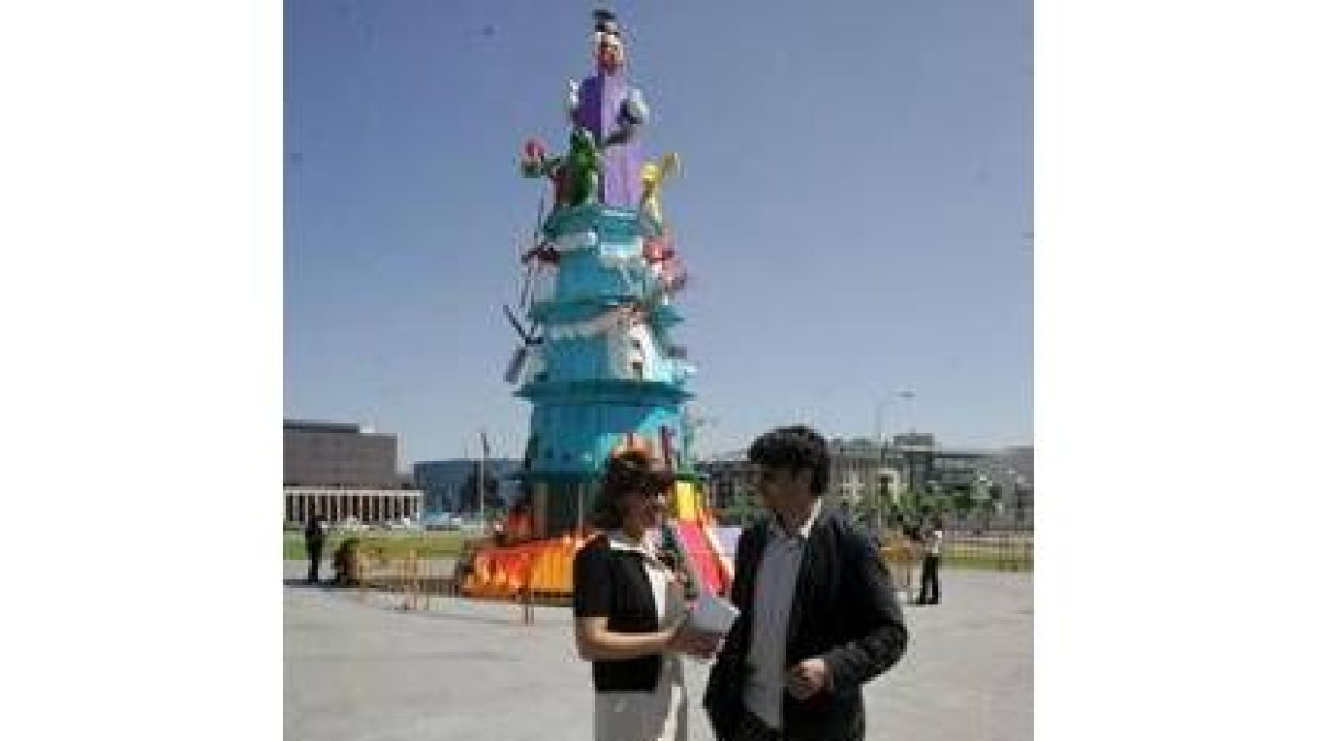 Los concejales Cristina Gómez y Alfonso Ordóñez presentaron la falla
