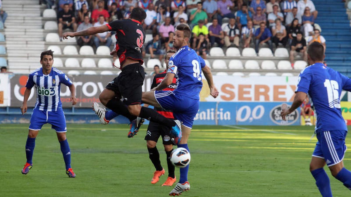 La Deportiva llevó el peso del partido en muchas fases y demostró que la integración de los nuevos va por buen camino. El próximo partido en casa ya será en Liga ante el Alcorcón.