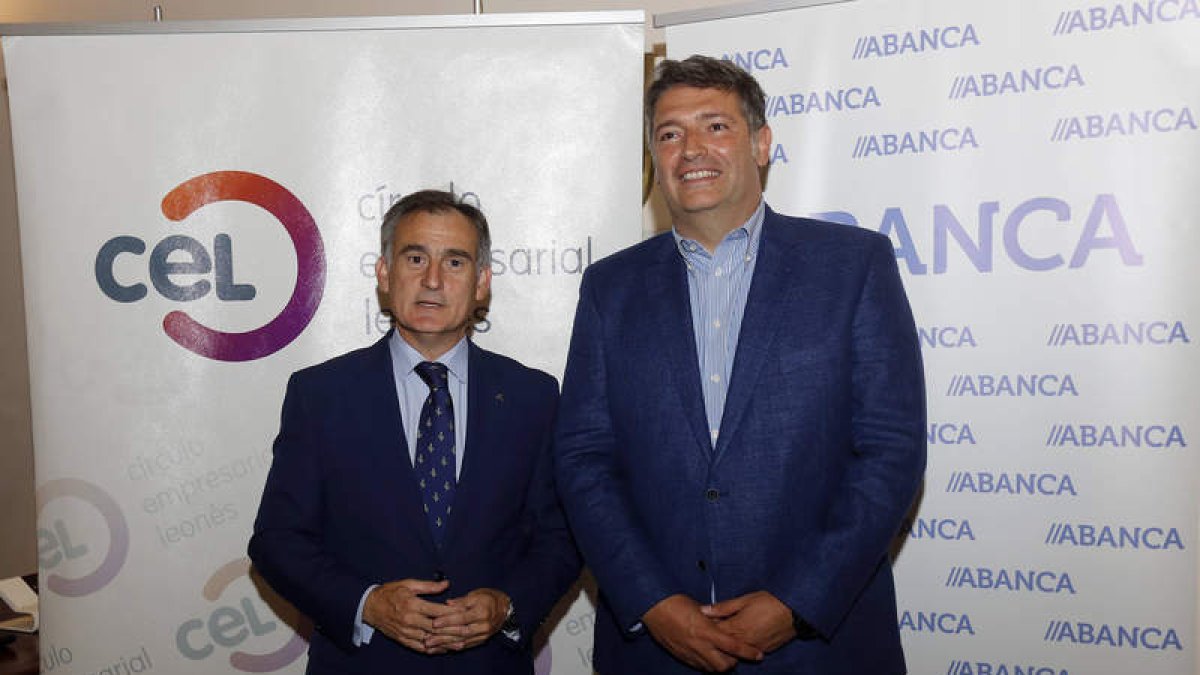 Juan Luis Vargas, con el presidente del CEL, Julio César Álvarez. MARCIANO