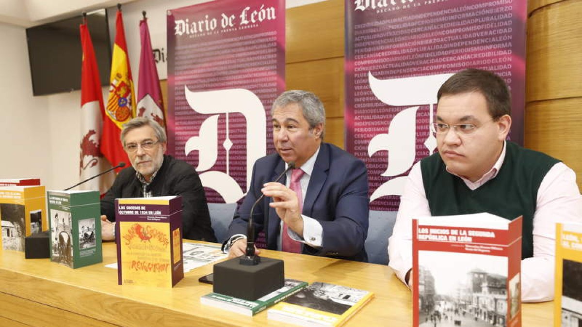 Wenceslao Álvarez Oblanca, Josquín Sánchez Torné y Víctor del Reguero en la presentación de la obra. RAMIRO