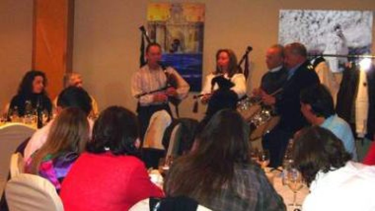 La cena del 1.100 Aniversario del Reino de León resultó un éxito completo.