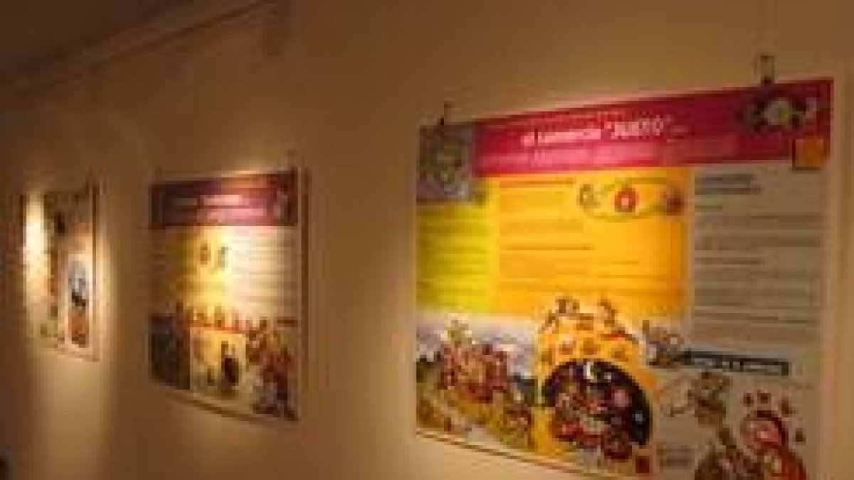 Algunos de los paneles que forman la exposición Comercio Justo
