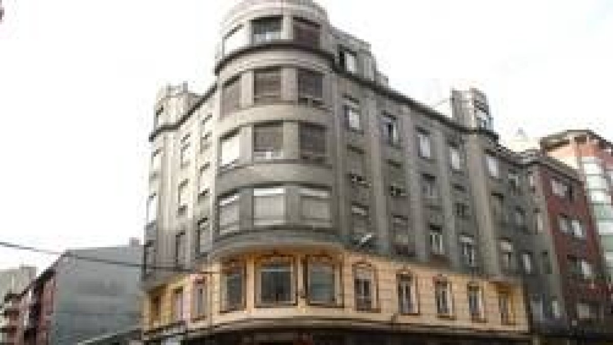 Imagen del desaparecido edificio del Cohiba, en la avenida Valdés