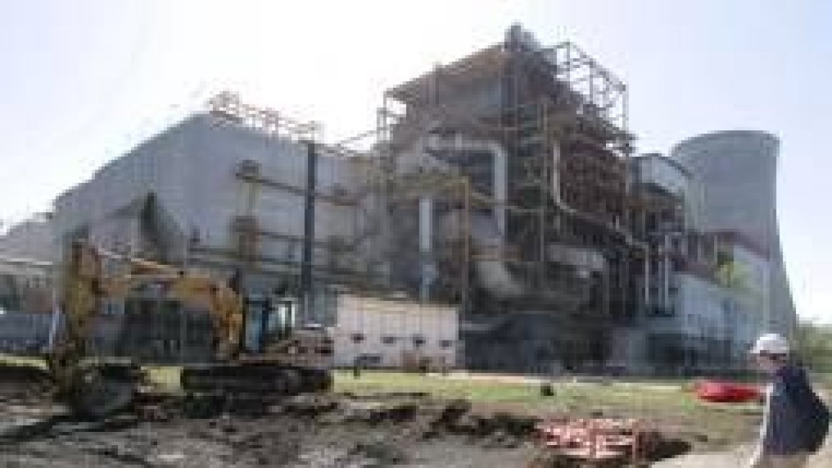 UGT tratará las inversiones en Endesa. En la foto, la planta de desulfuración