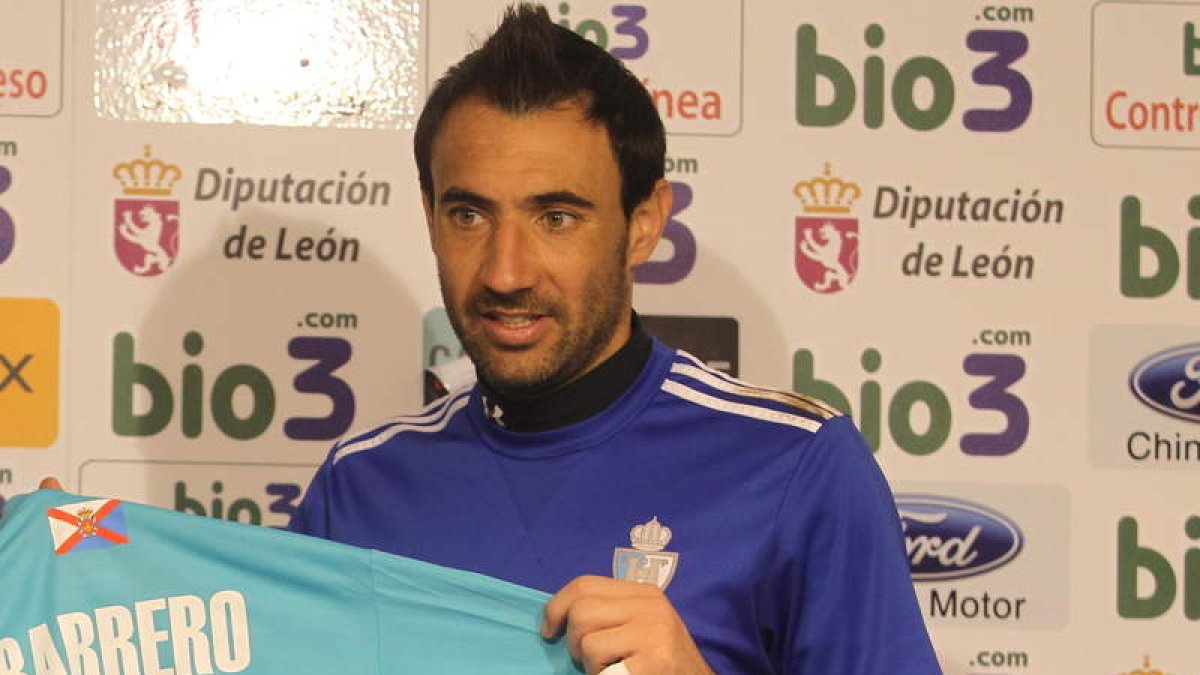 El guardameta Juanma fue presentado como nuevo integrante de la plantilla de la Deportiva.