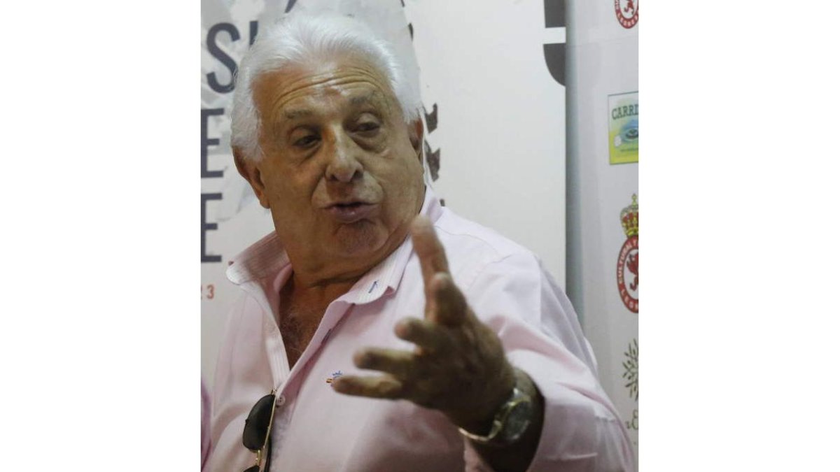 El Reino de León se rendirá hoy a a Raúl Álvarez. RAMIRO