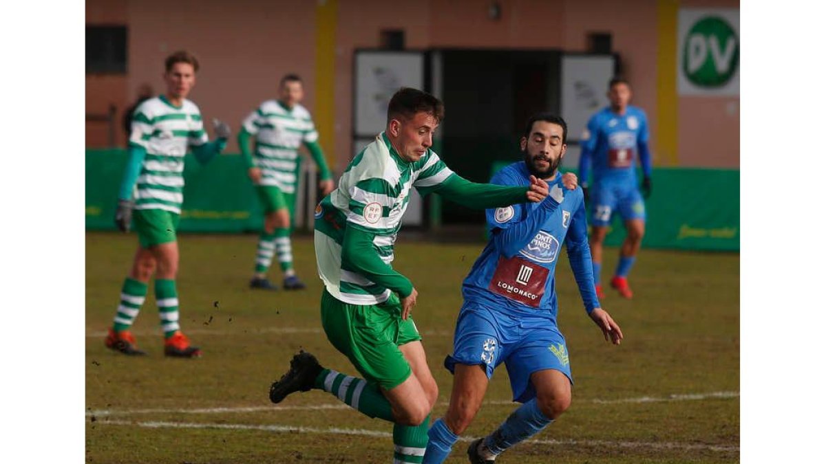La Virgen afronta un duelo vital ante el Bembibre. FERNANDO OTERO