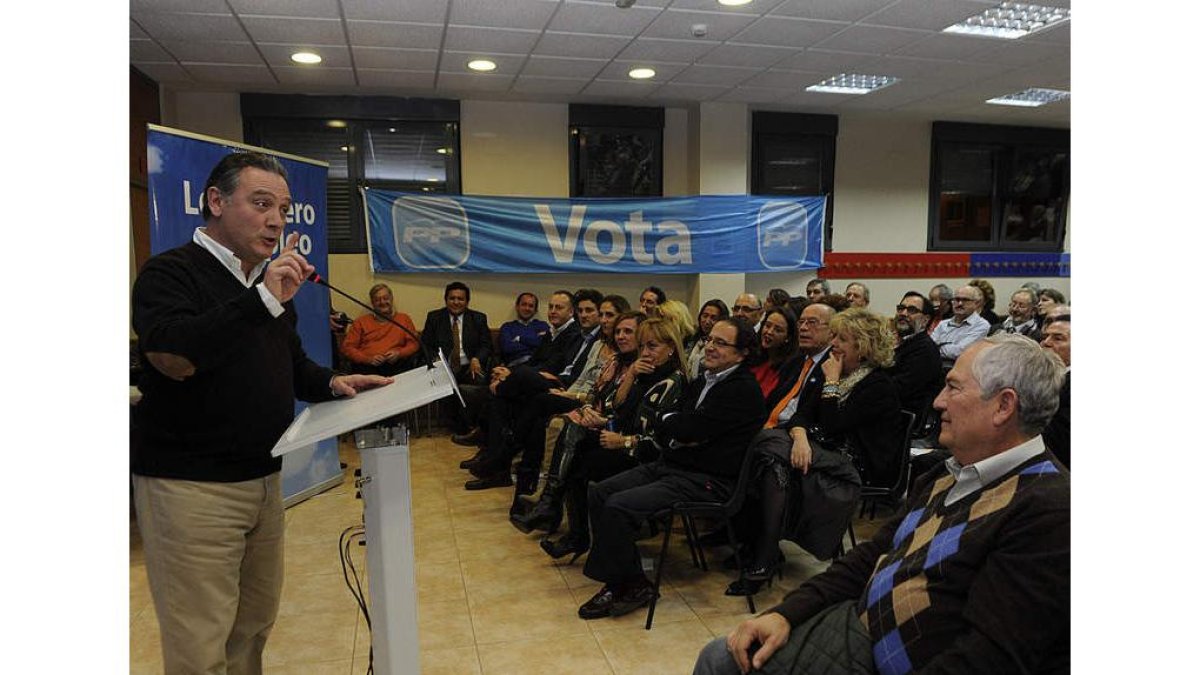 Prada, ayer, en su último mitin de campaña ante las elecciones de mañana.