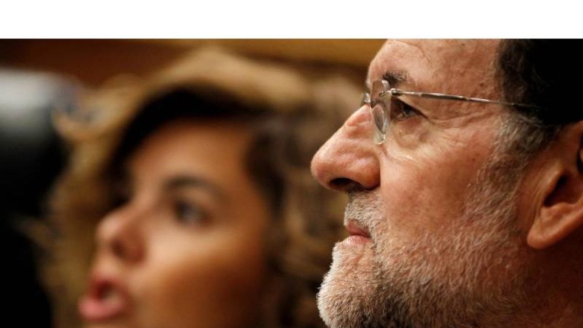 Mariano Rajoy y Soraya Sáenz de Santamaría, durante una sesión de control al Gobierno en el Congreso de los Diputados.