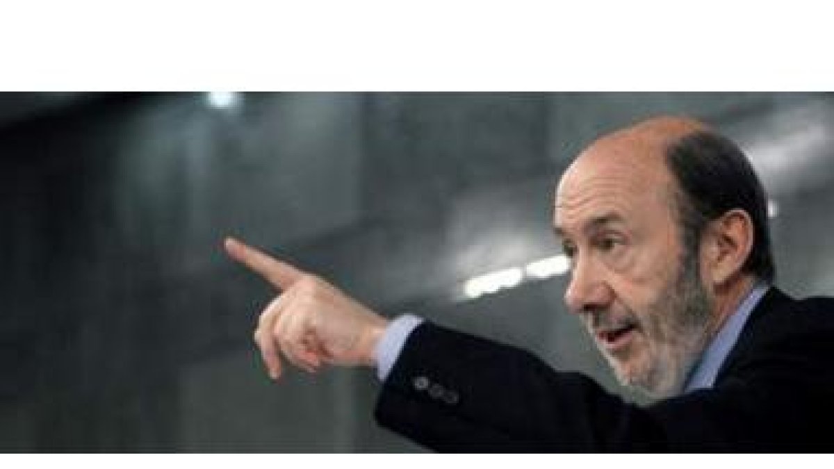 Rubalcaba aseguró que el debate «es pertinente» aunque el Gobierno no legislará a corto plazo.