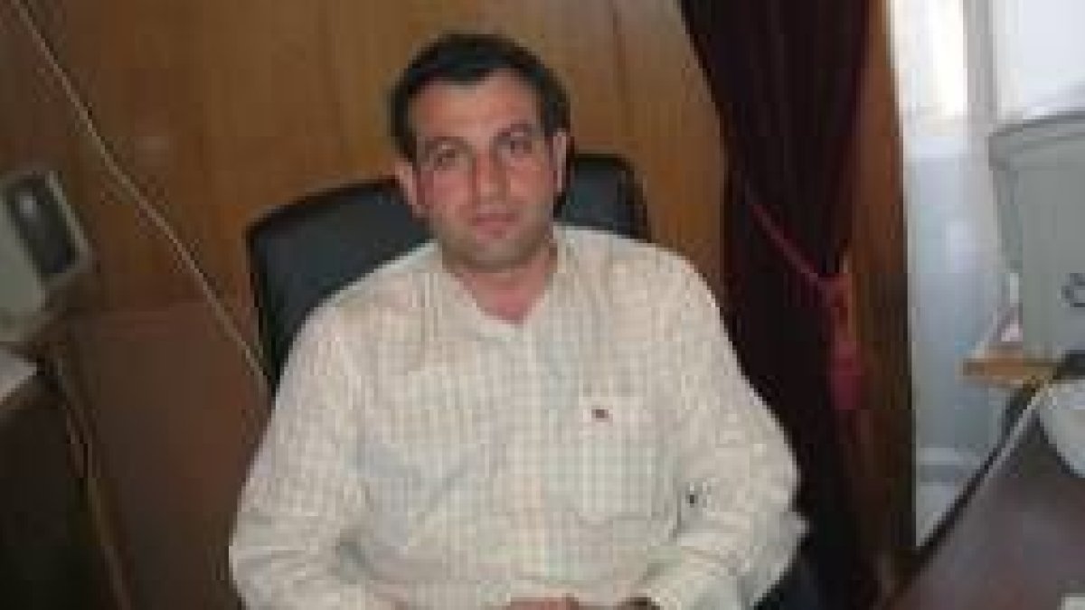 Nicanor Sen, alcalde de Cistierna, en su despacho del Ayuntamiento de Cistierna