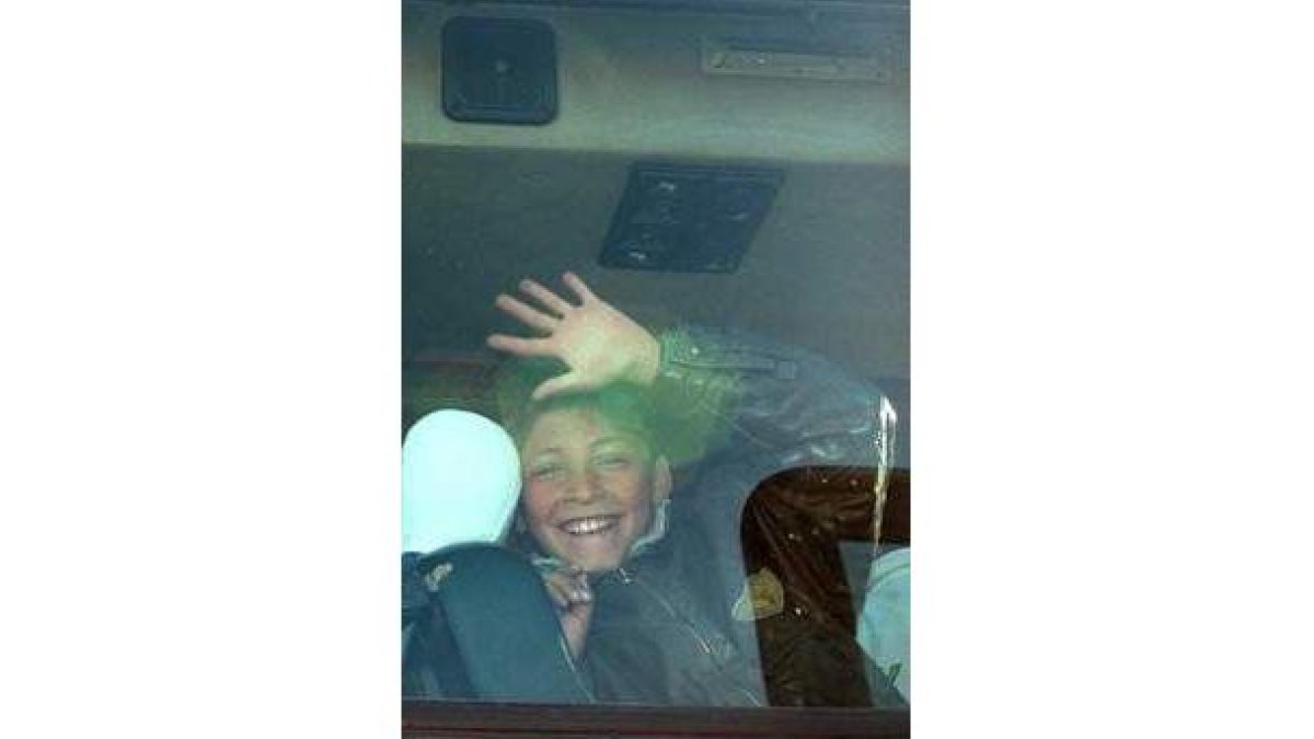 Un niño rumano, durante un traslado en autocar.