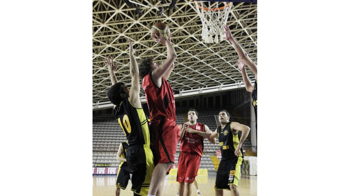 El Fundación se fajó en el juego interior pero acabó cediendo ante el Fidalgo Vecino.