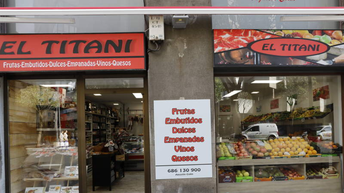 El Titani abrió sus puertas hace una semana en la calle Gran Vía de San Marcos 4. El horario de lunes a viernes es de 9.30 a 15.00 y de 17.30 a 21.00 horas. También abre los sábados por la mañana.