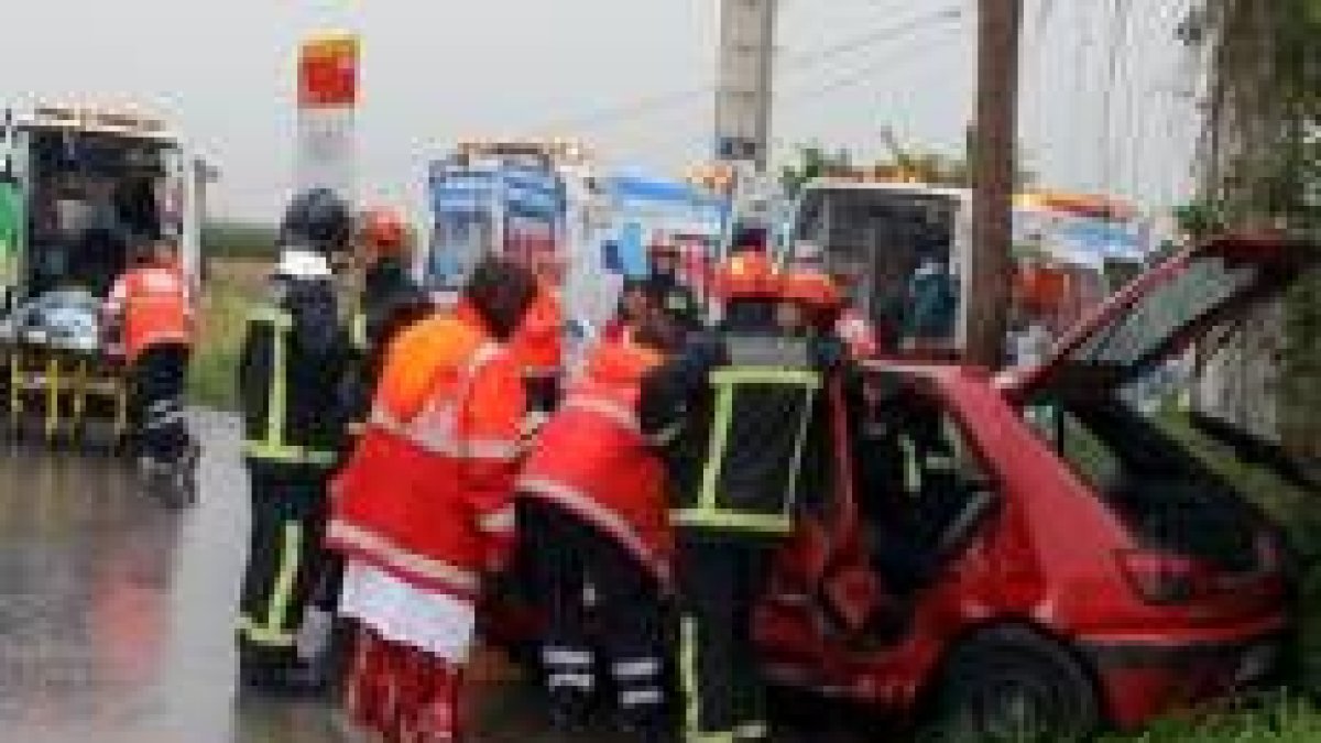 El accidente de los temporeros se produjo en la carretera de Carracedelo a Posada del Bierzo