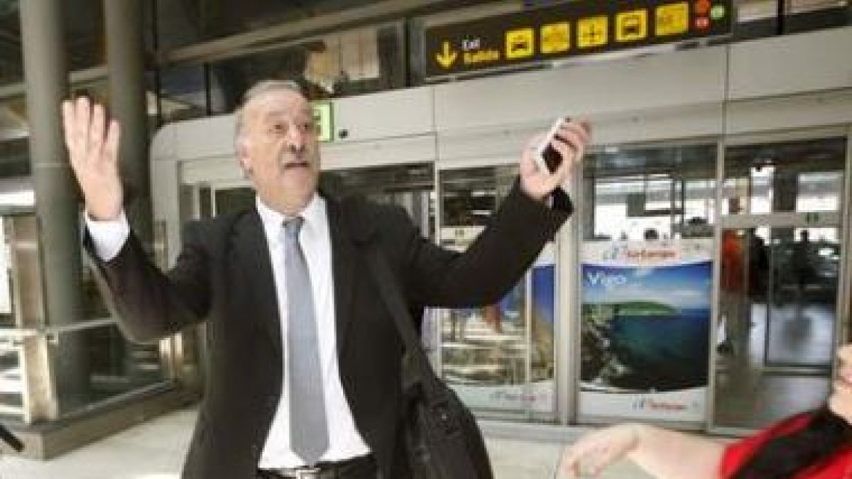 Vicente del Bosque, a su llegada ayer a Barajas procedente de Sudáfrica.