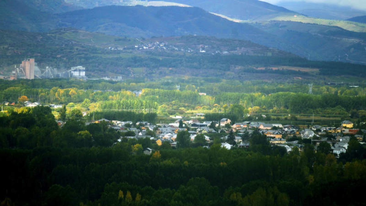 Vista de las parcelas que rodean la localidad de Villadepalos, en primer plano.