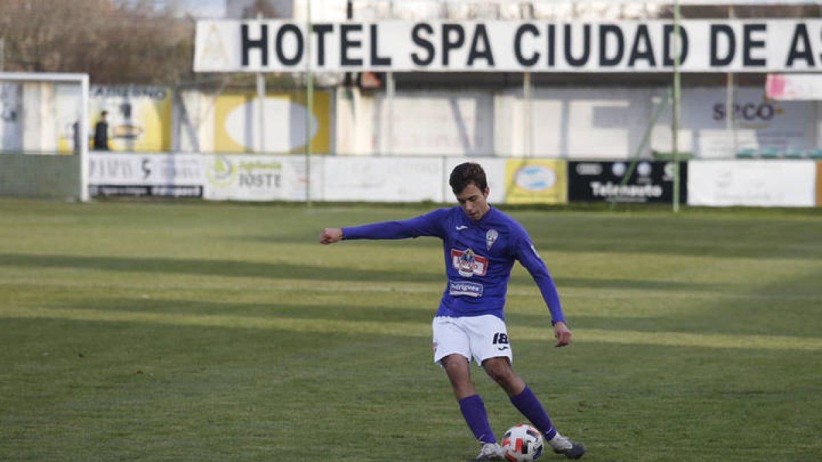 Partido de fútbol entre Atlético Astorga y La Bañeza FC. F. Otero Perandones.