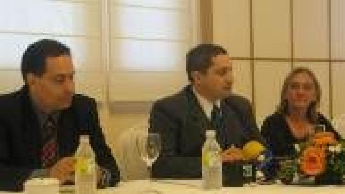 La nueva agrupación política se presentó ayer en el restaurante Azul del Montearenas, en Ponferrada