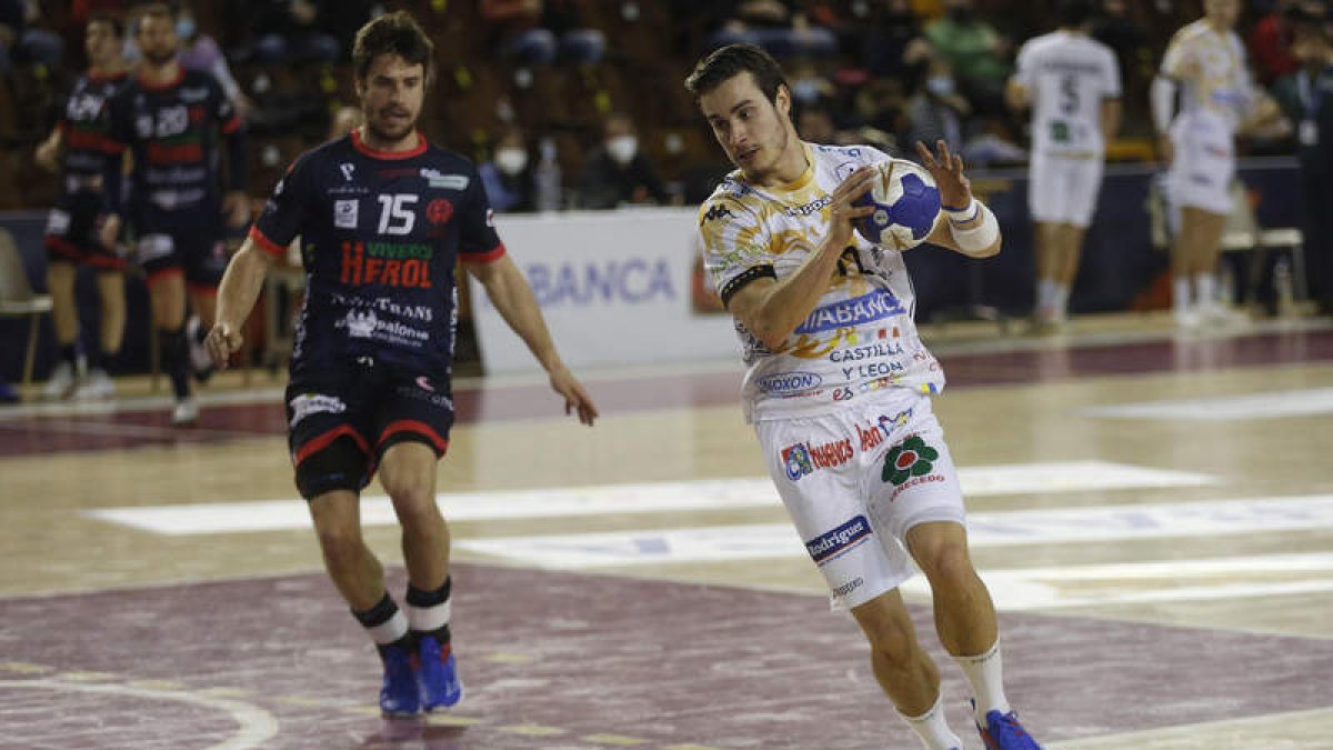 El ademarista Gonzalo Pérez volverá a encontrarse con su hermano Rodrigo. Y nuevamente como rivales en la pista. FERNANDO OTERO
