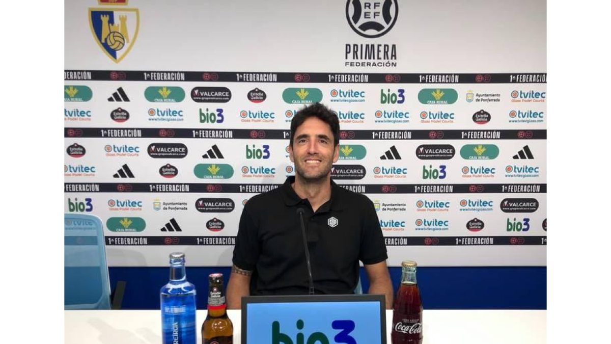 Íñigo Vélez, entrenador de la SD Ponferradina. DL