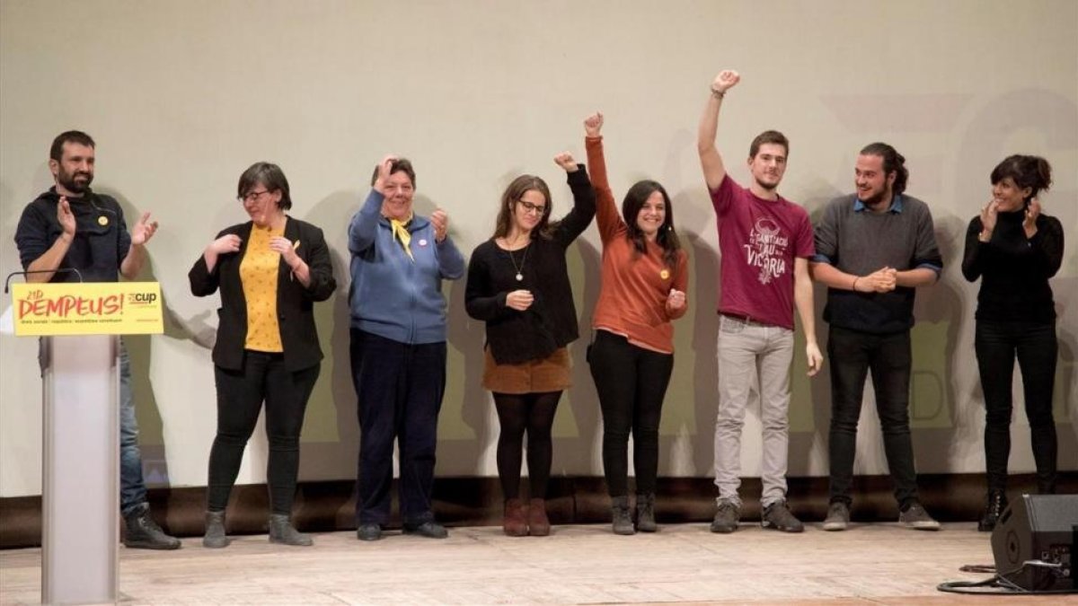 Los candidatos de la CUP presentes en el acto de este martes en Lleida.