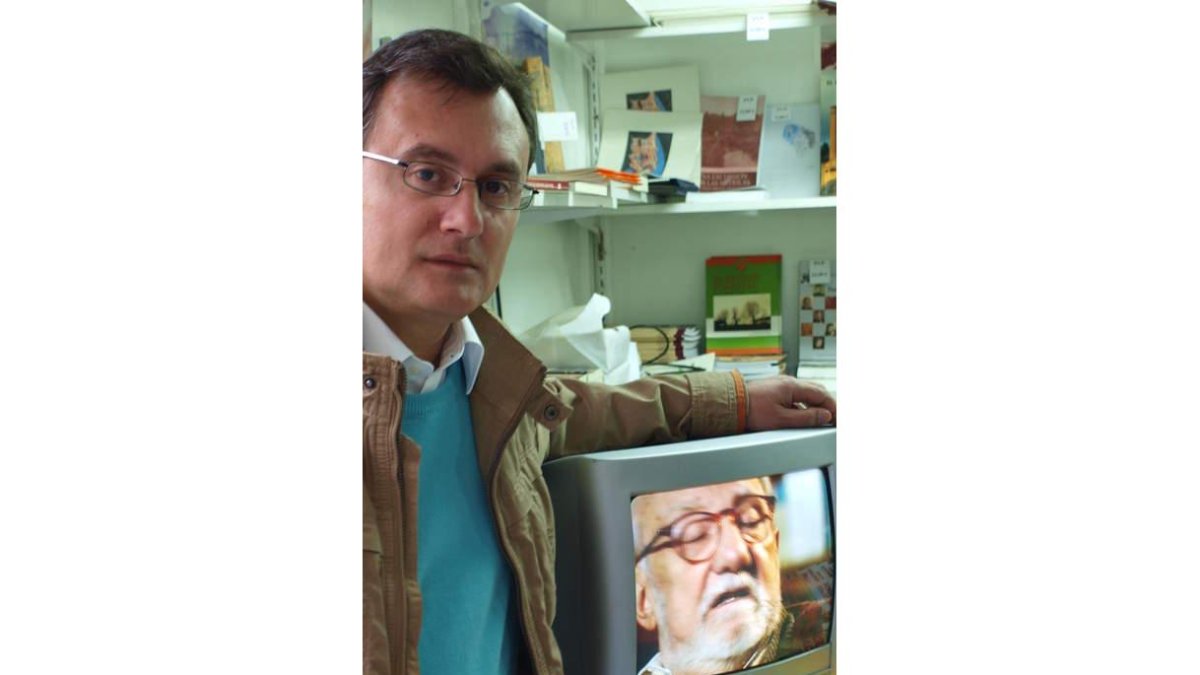 El escritor cacabelense Fermín López Costero.