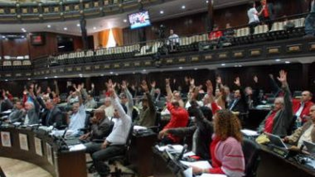 Votación que aprobó poderes especiales a Hugo Chávez.